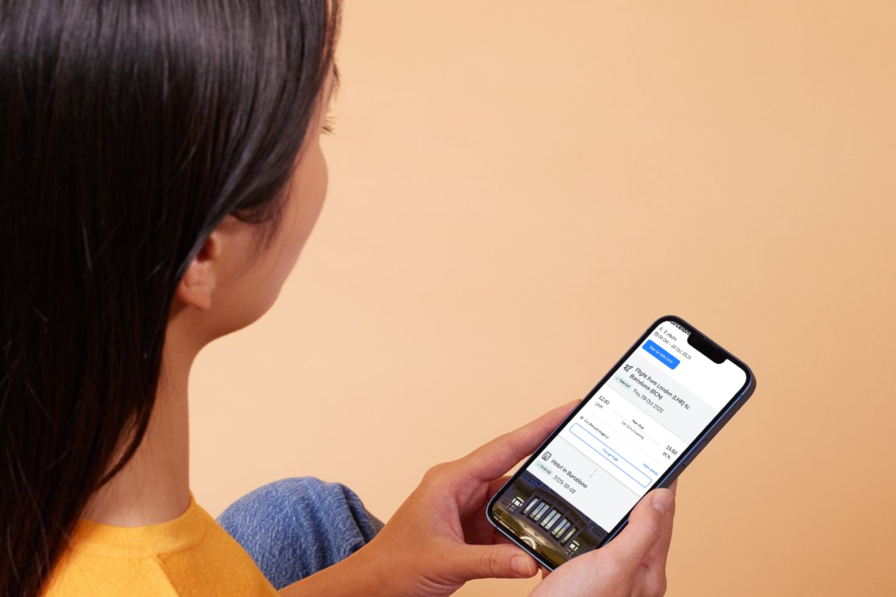 woman planning holidays on nezasa tripbuilder smart planner